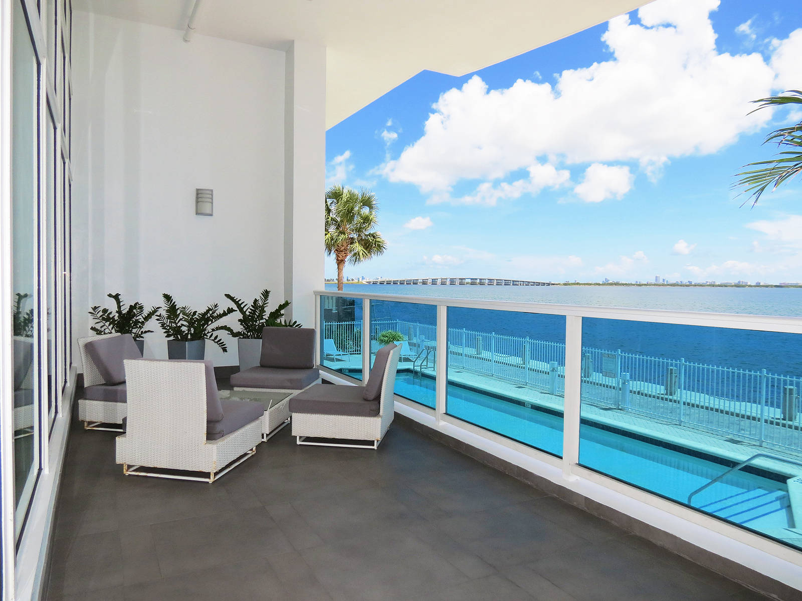 New-Wave-Miami-Lounge-Area