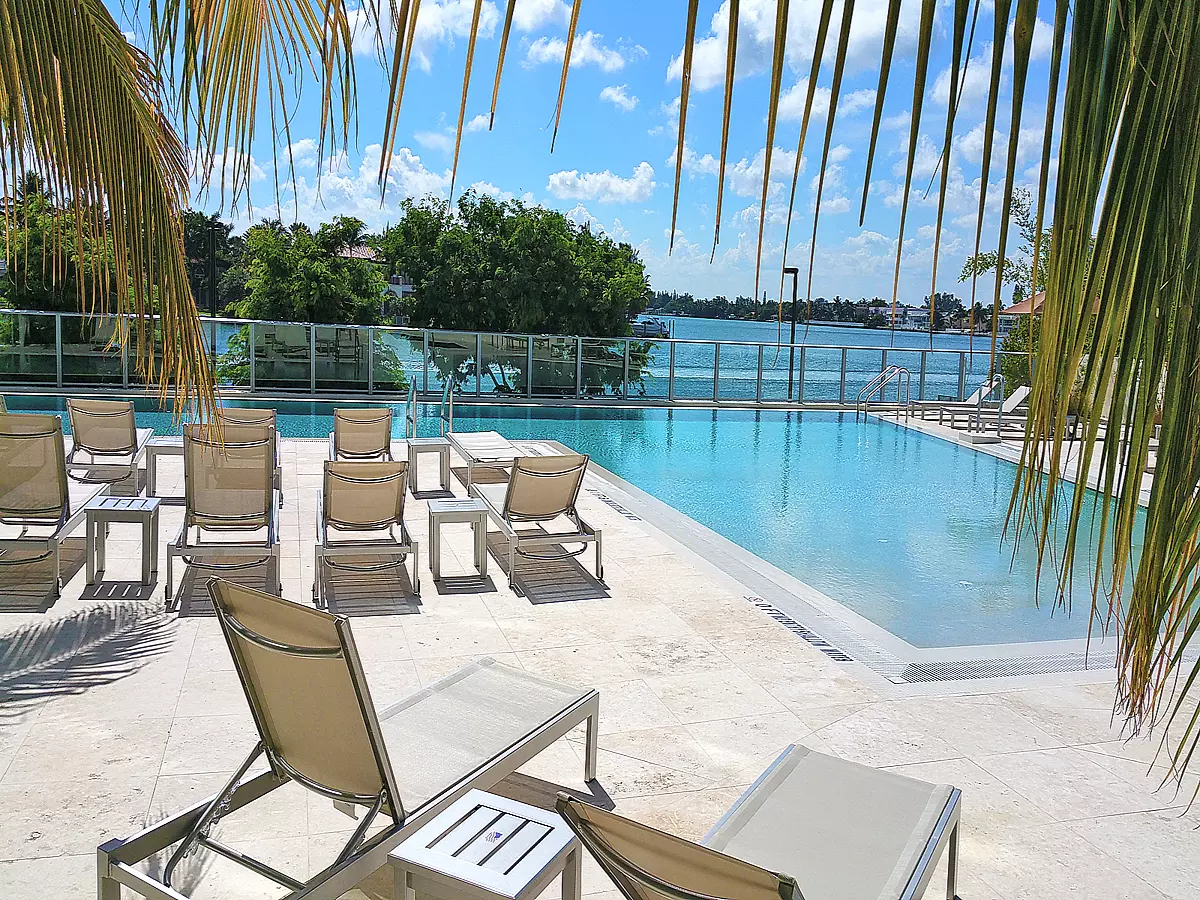 Peloro Miami Beach Pool Area