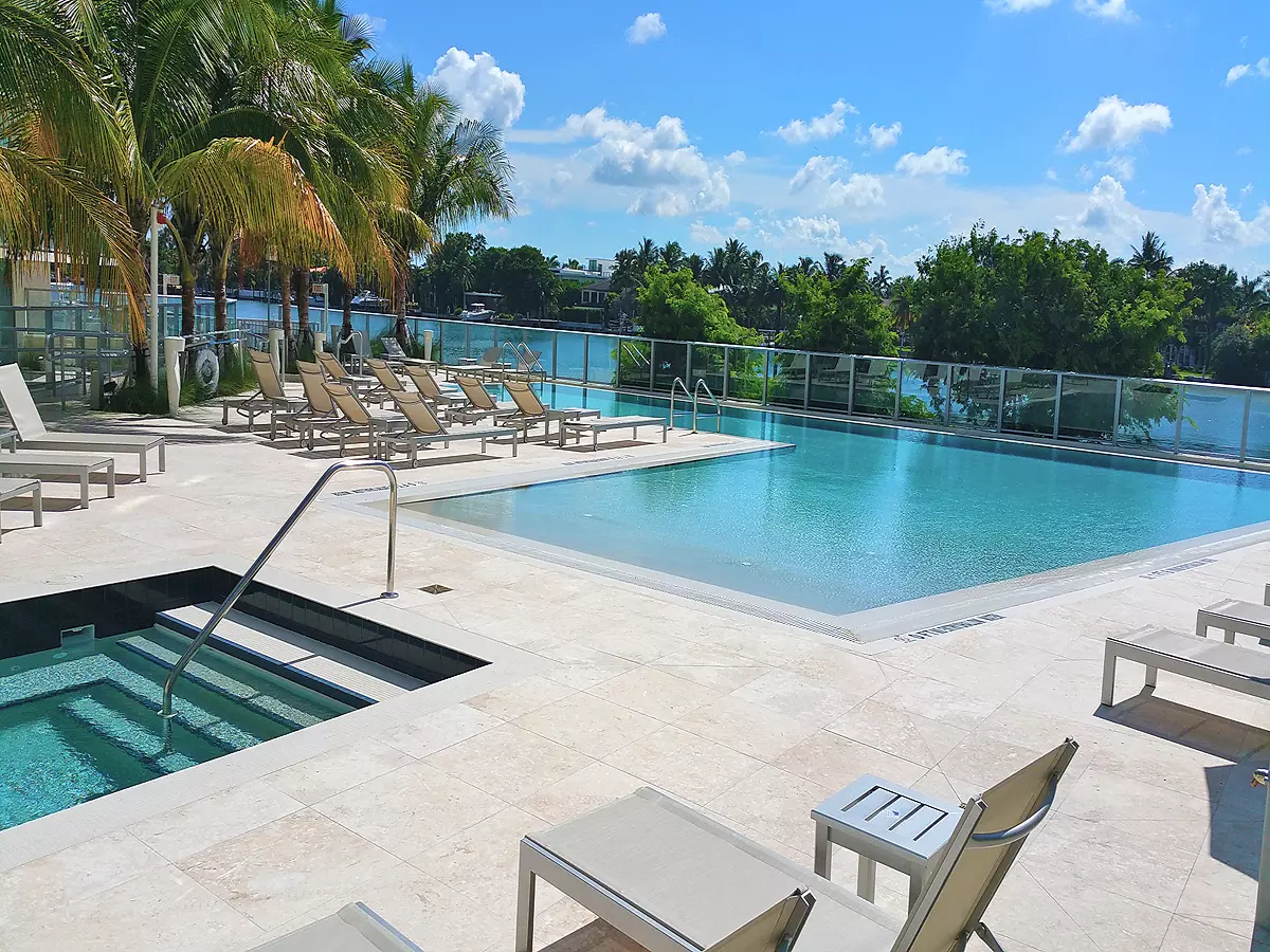 Peloro Miami Beach Pool and Spa