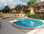 Villas of Pinecrest Pool