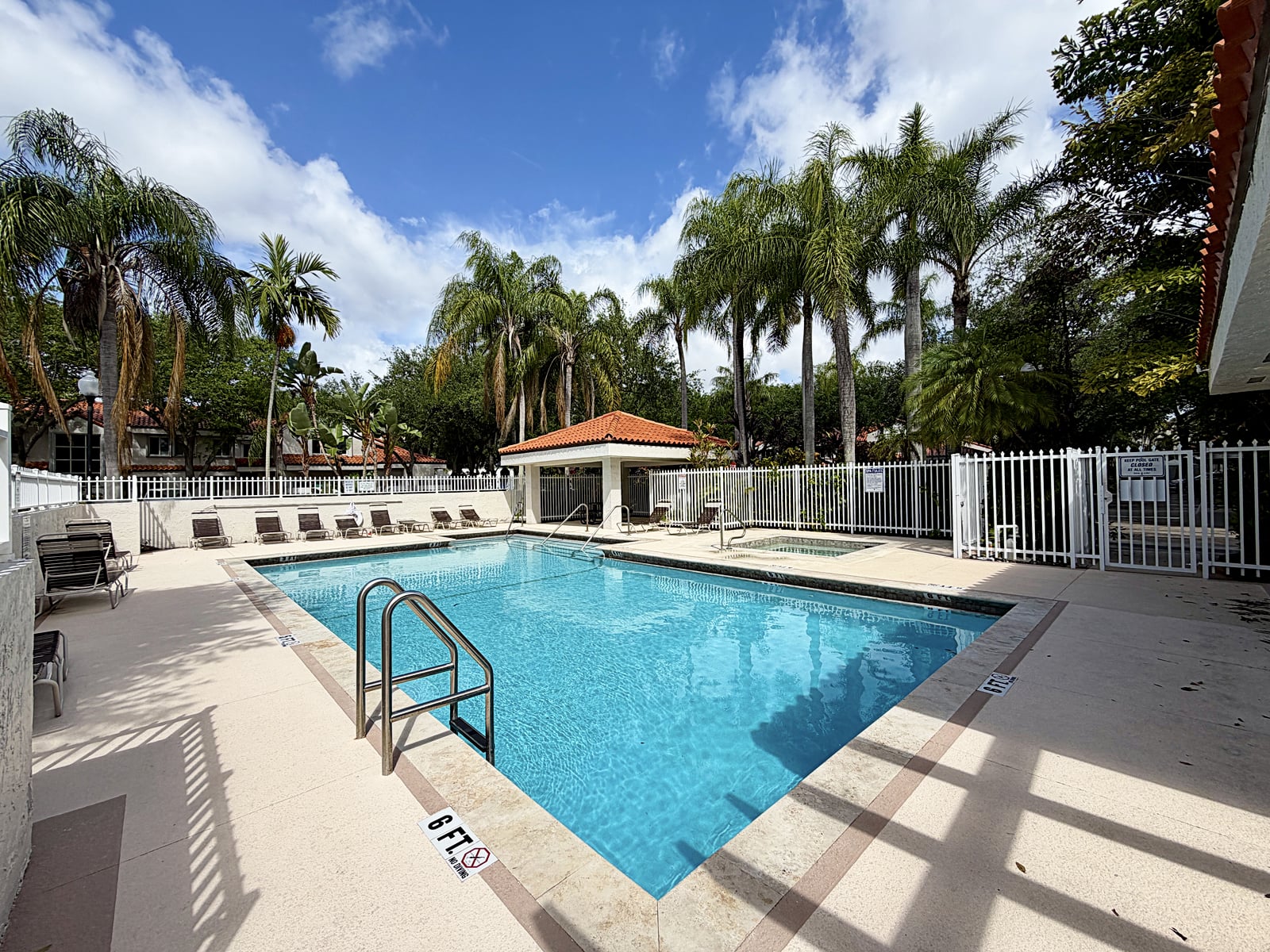 Chardonnay Townhouses Pool