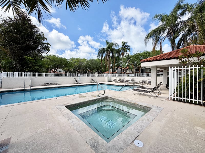 Chardonnay Townhouses Pool and Spa