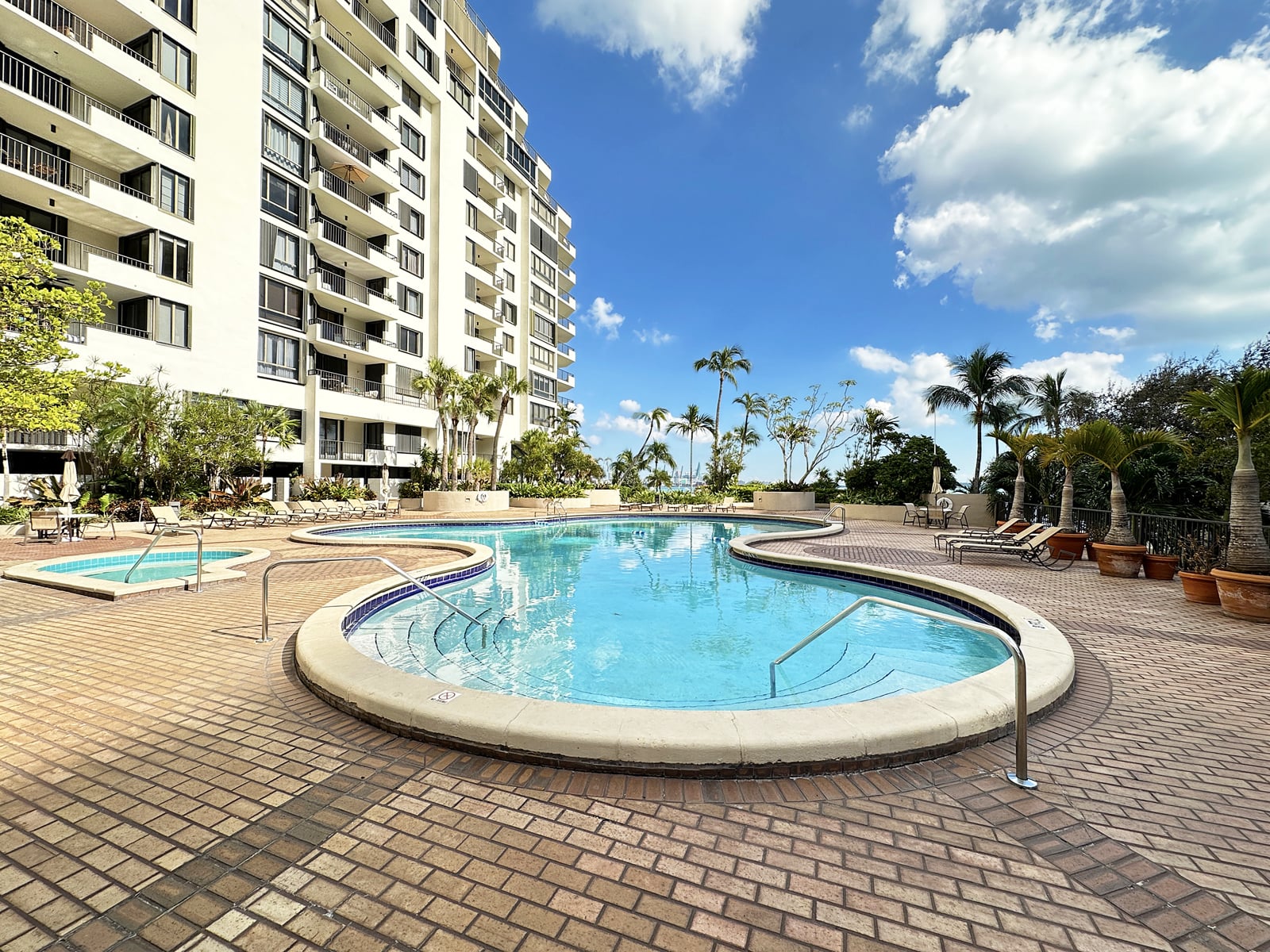 Brickell Key One - Pool