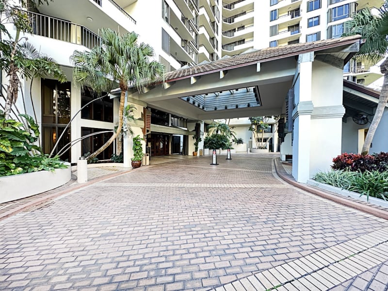 Brickell Key One - Valet