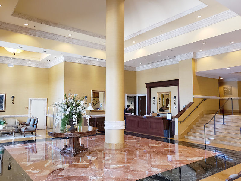 Colonnade at Dadeland - Lobby