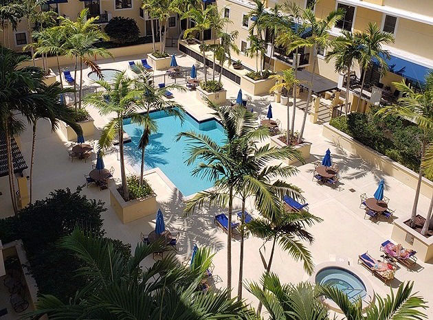 Colonnade at Dadeland - Pool