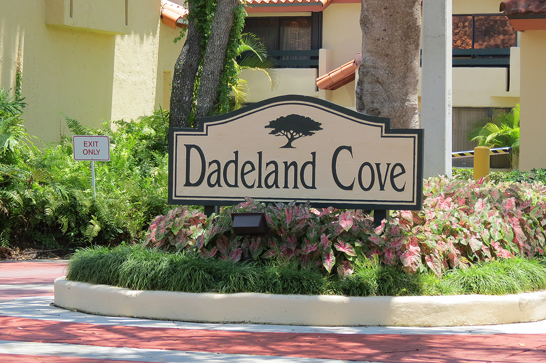 Dadeland Cove - Entrance