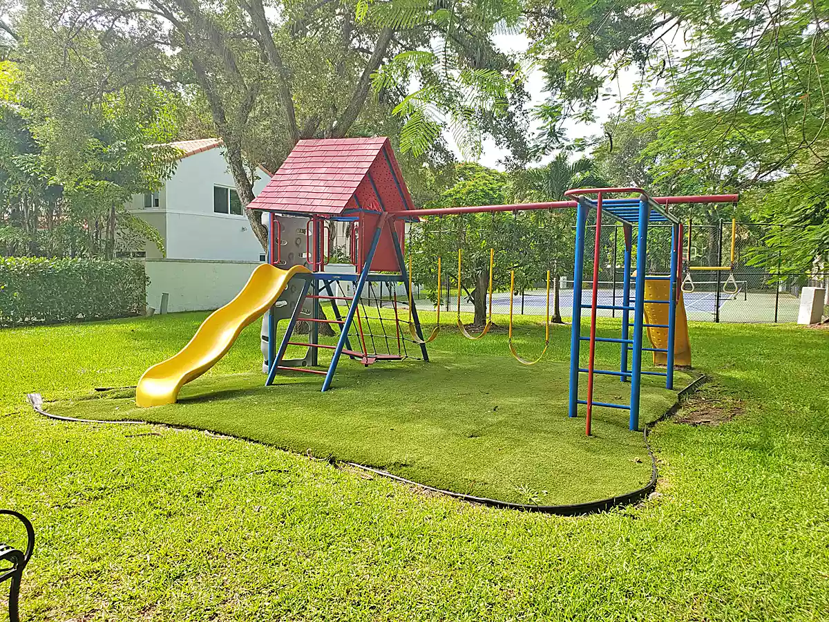 Davis Gardens South Miami - Kids Playground