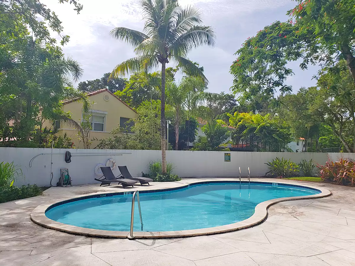 Davis Gardens South Miami - Pool