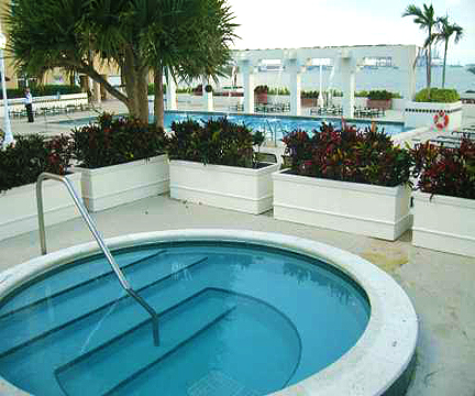 Isola Brickell Key Jacuzzi