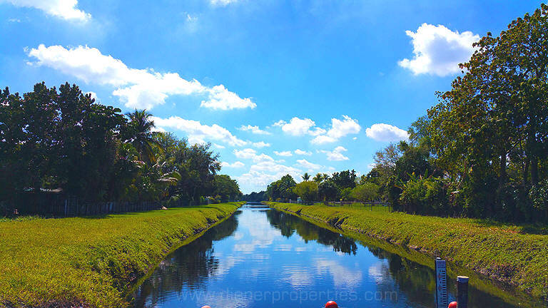 Kendale Country Club Estates - Canal