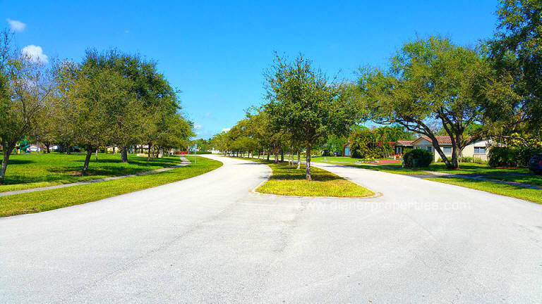 Kendale Country Club Estates - Street