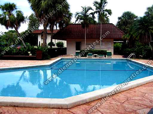 Kingston Square Kendall Miami Pool