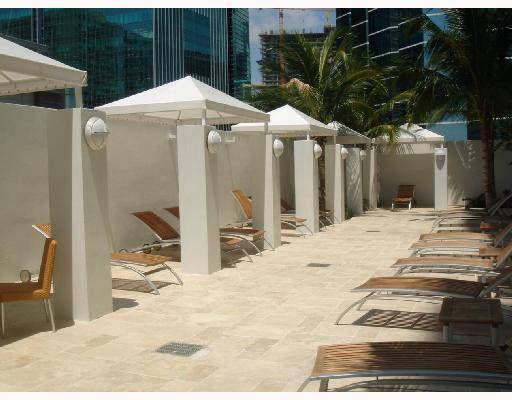 Solaris at Brickell - Cabanas