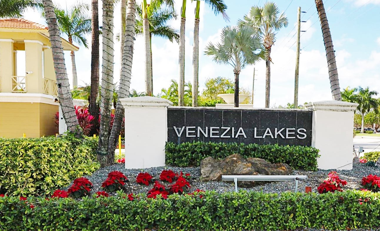 Venezia Lakes and Twin Lakes Shores Miami Kendall